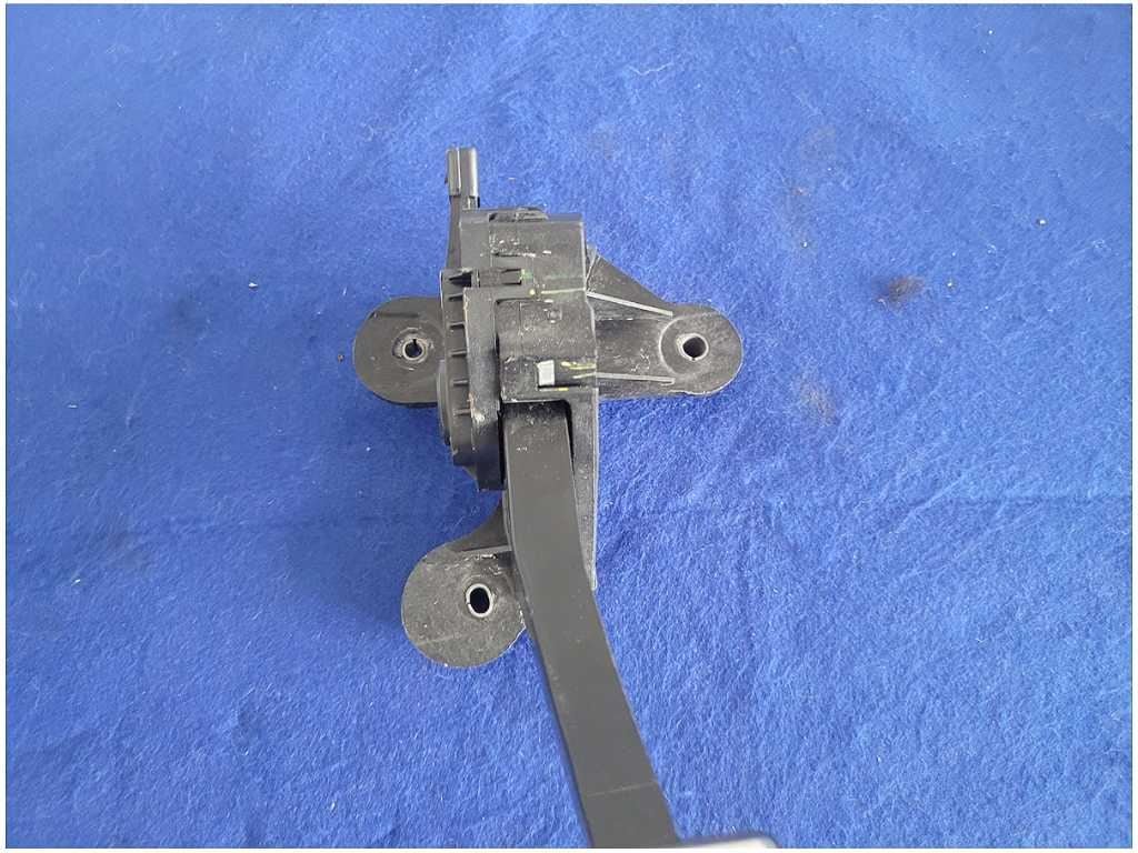 2015 - 2020 Ford Mustang Shelby GT350 Gas Drive Wire Throttle Pedal 2881 - The Parts Farm