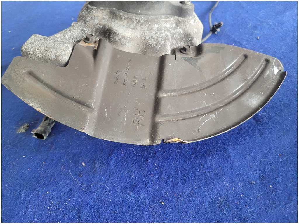 2015 - 2020 Ford Mustang Shelby GT350 Passenger Front Spindle Knuckle Hub 2881 - The Parts Farm
