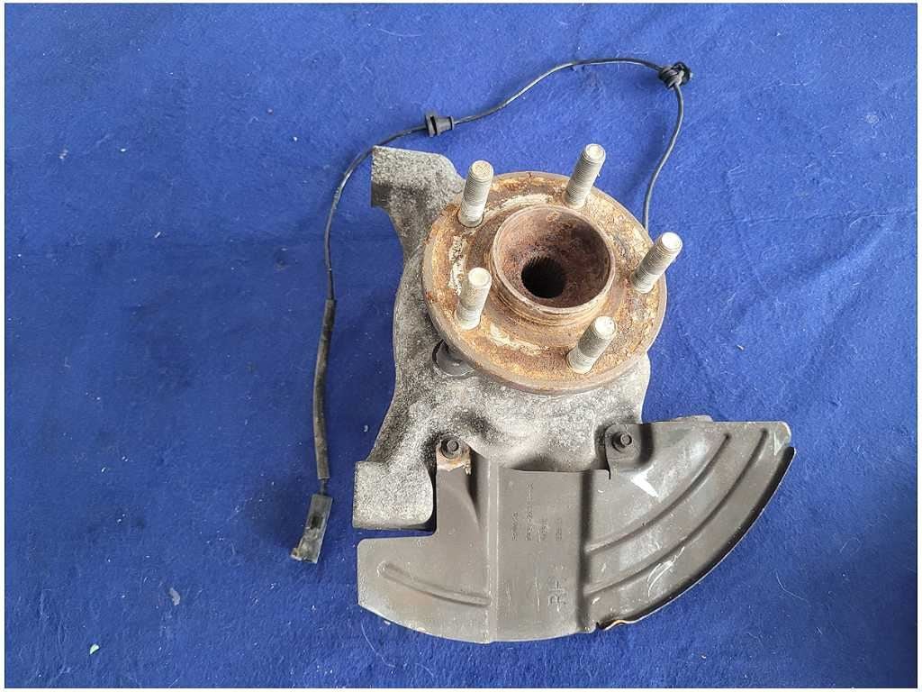 2015 - 2020 Ford Mustang Shelby GT350 Passenger Front Spindle Knuckle Hub 2881 - The Parts Farm