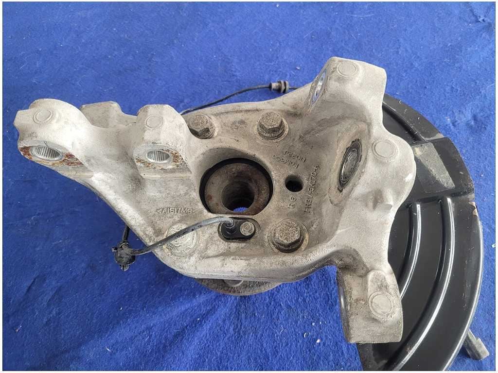 2015 - 2020 Ford Mustang Shelby GT350 Passenger Front Spindle Knuckle Hub 2881 - The Parts Farm