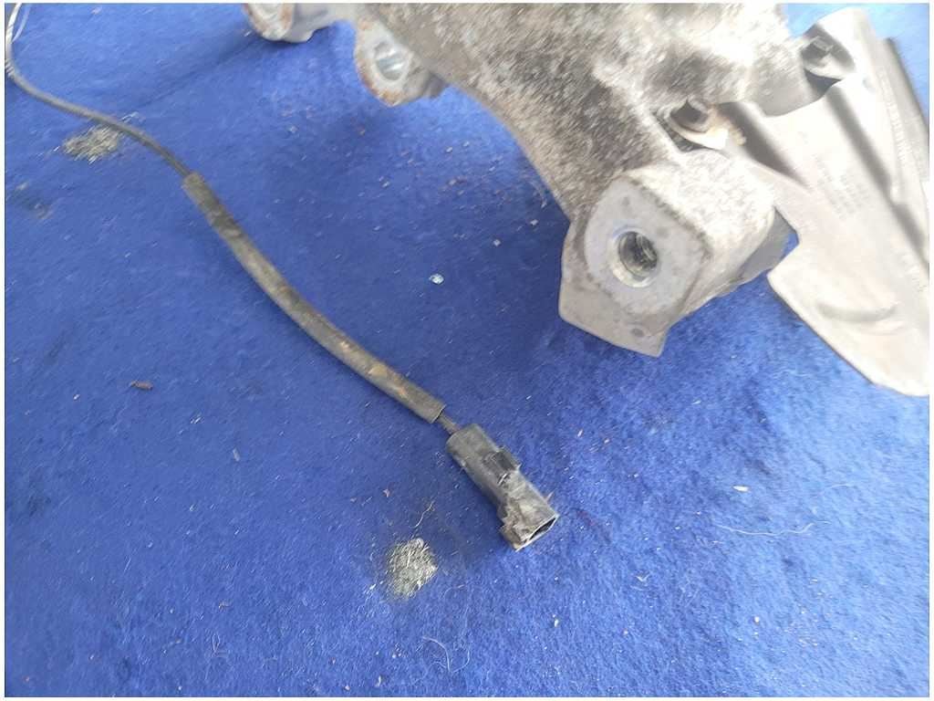 2015 - 2020 Ford Mustang Shelby GT350 Passenger Front Spindle Knuckle Hub 2881 - The Parts Farm