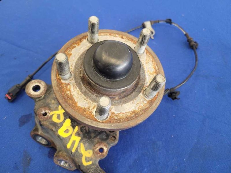 2015 - 2021 Ford Mustang GT S550 Passenger Front Knuckle Spindle Hub 2498 - The Parts Farm