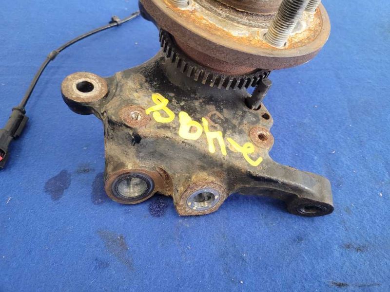 2015 - 2021 Ford Mustang GT S550 Passenger Front Knuckle Spindle Hub 2498 - The Parts Farm