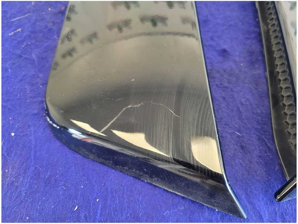 2015 - 2023 Ford Mustang GT S550 Pair Side Quarter Scoops Panel Paint G1 2752 - The Parts Farm