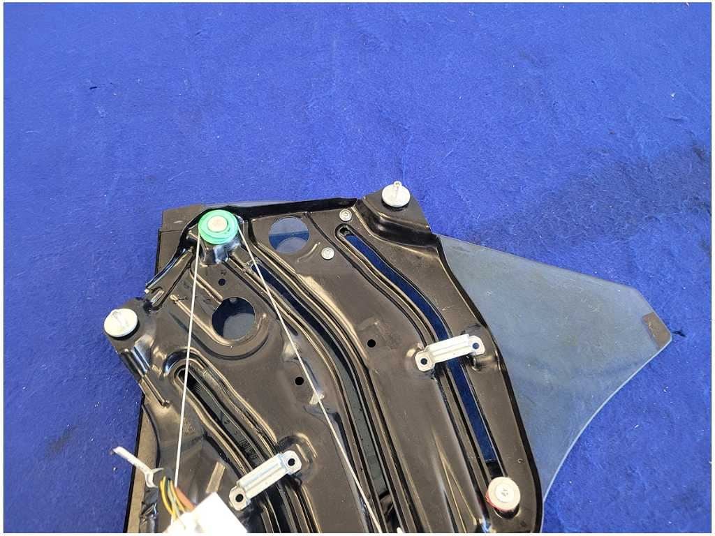 2015 - 2023 Ford Mustang GT S550 Passenger Quarter Glass Convertible Window 2771 - The Parts Farm