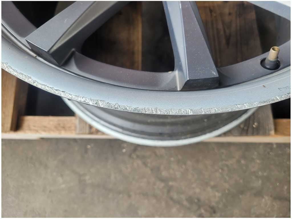 2015 - 2023 Ford Mustang GT S550 Vossen VVS CV1 20x10.5 Wheel Spoke *Scuffs* - The Parts Farm