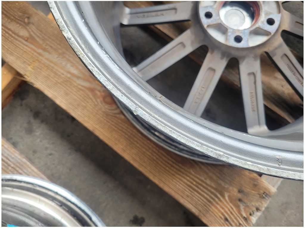 2015 - 2023 Ford Mustang GT S550 Vossen VVS CV1 20x10.5 Wheel Spoke *Scuffs* - The Parts Farm