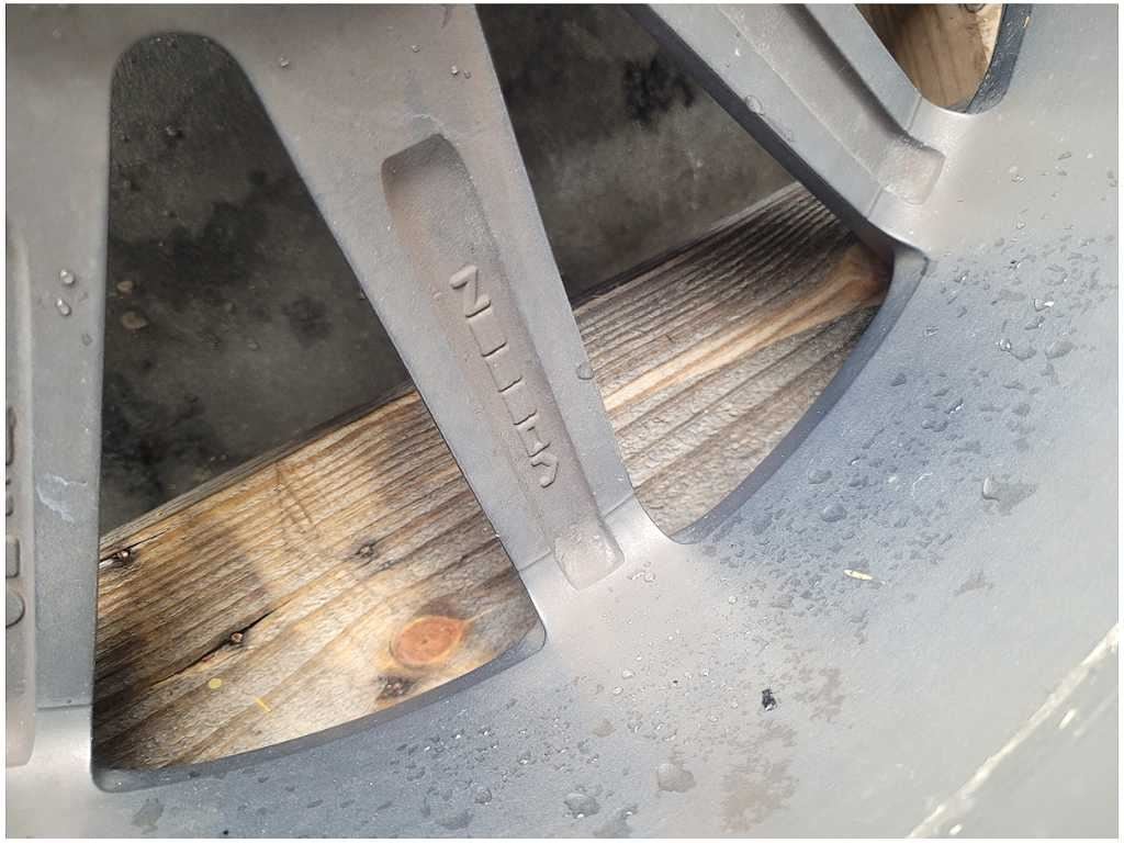 2015 - 2023 Ford Mustang GT S550 Vossen VVS CV1 20x10.5 Wheel Spoke *Scuffs* - The Parts Farm