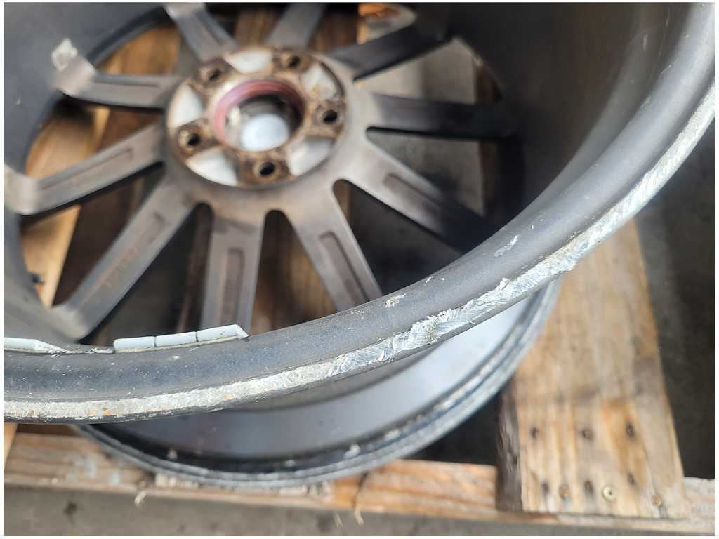 2015 - 2023 Ford Mustang GT S550 Vossen VVS CV1 20x10.5 Wheel Spoke *Scuffs* - The Parts Farm