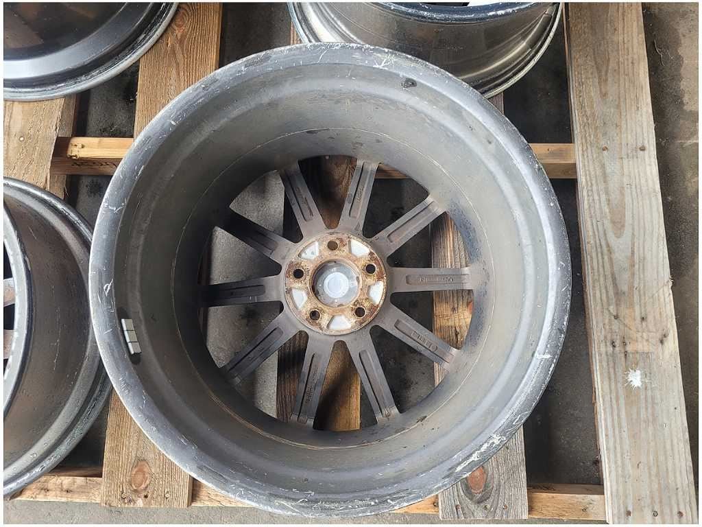 2015 - 2023 Ford Mustang GT S550 Vossen VVS CV1 20x10.5 Wheel Spoke *Scuffs* - The Parts Farm