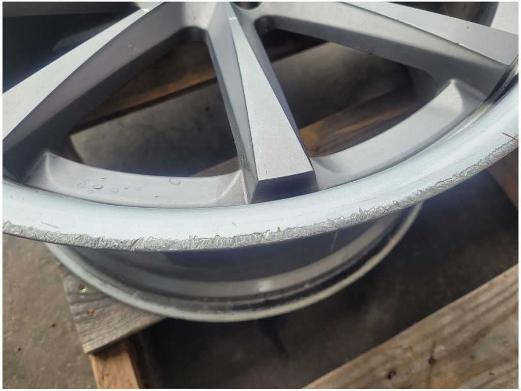 2015 - 2023 Ford Mustang GT S550 Vossen VVS CV1 20x10.5 Wheel Spoke *Scuffs* - The Parts Farm