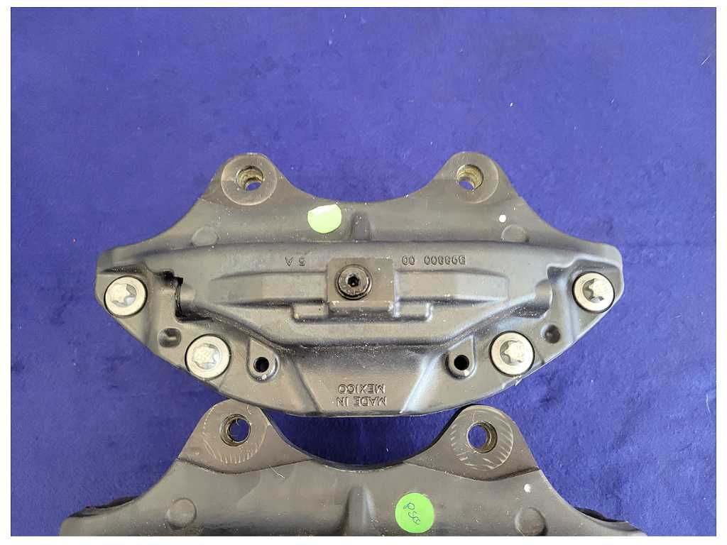 2016 - 2023 Chevrolet Camaro SS OEM NTO Brembo Front Brake Calipers Bare C62 - The Parts Farm