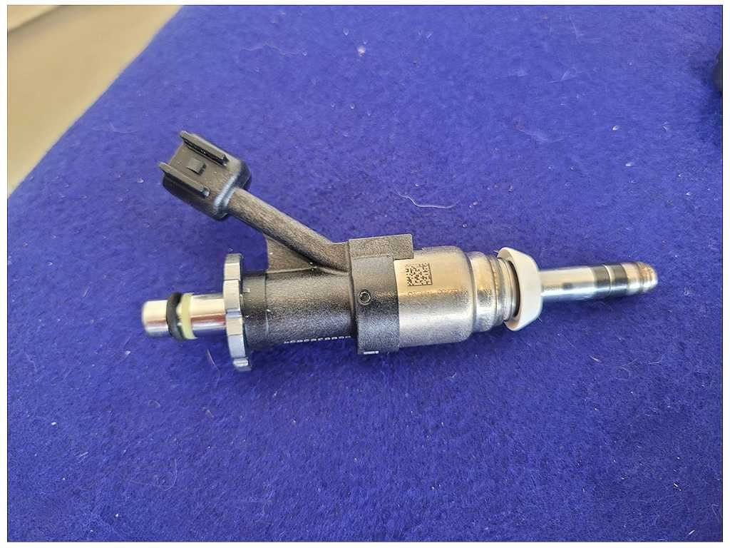 2016 - 2024 Chevrolet Camaro SS OEM NTO Stock Fuel Injectors 8 C43 - The Parts Farm