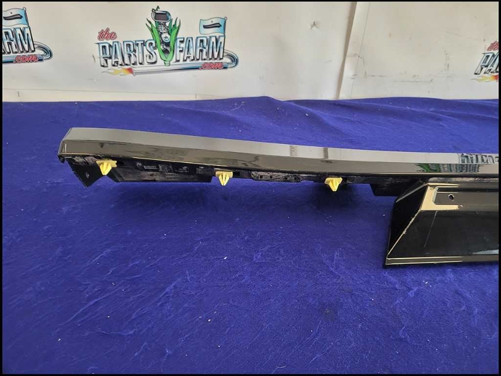 2016 - 2024 Chevrolet Camaro SS Passenger Lower Rocker Panel Molding C43 - The Parts Farm
