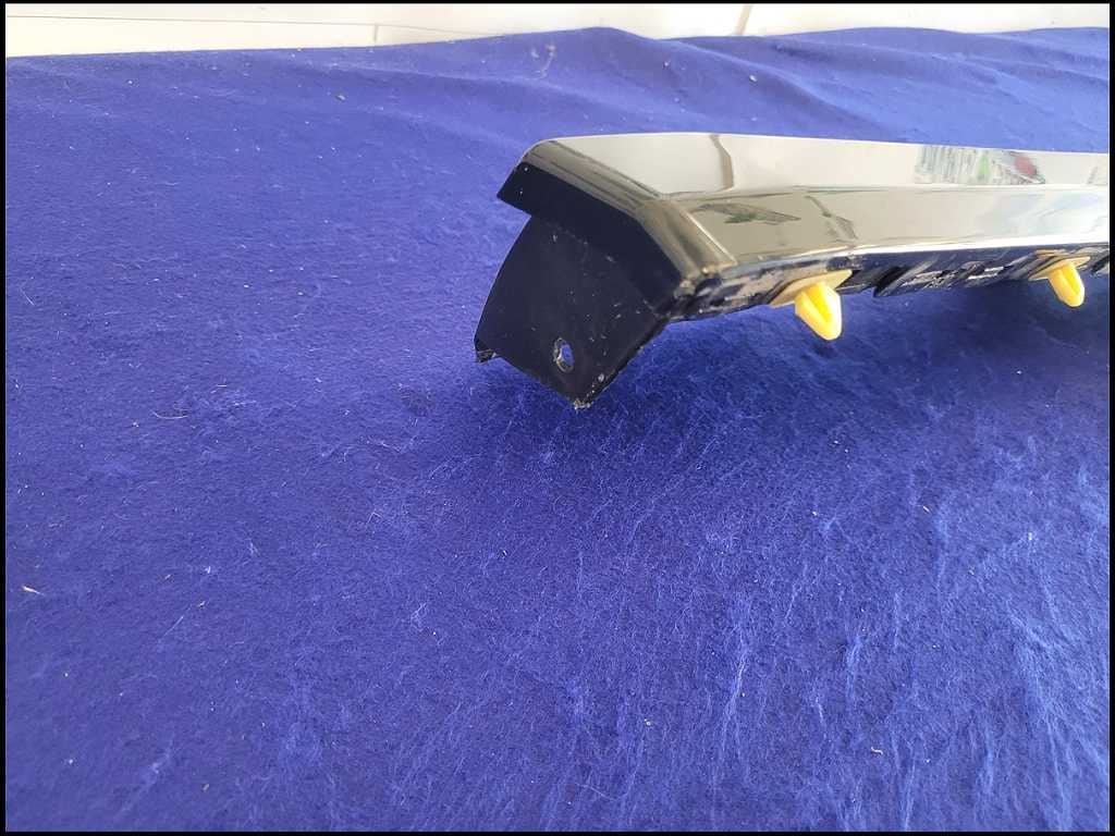 2016 - 2024 Chevrolet Camaro SS Passenger Lower Rocker Panel Molding C43 - The Parts Farm