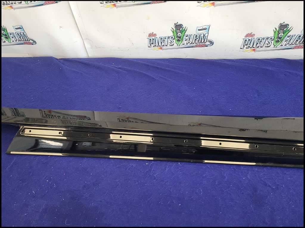 2016 - 2024 Chevrolet Camaro SS Passenger Lower Rocker Panel Molding C43 - The Parts Farm