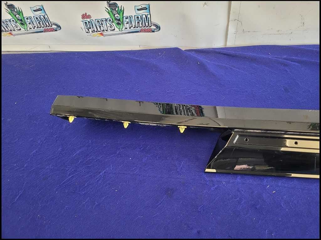 2016 - 2024 Chevrolet Camaro SS Passenger Lower Rocker Panel Molding C43 - The Parts Farm