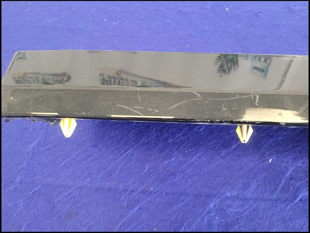 2016 - 2024 Chevrolet Camaro SS Passenger Lower Rocker Panel Molding C43 - The Parts Farm