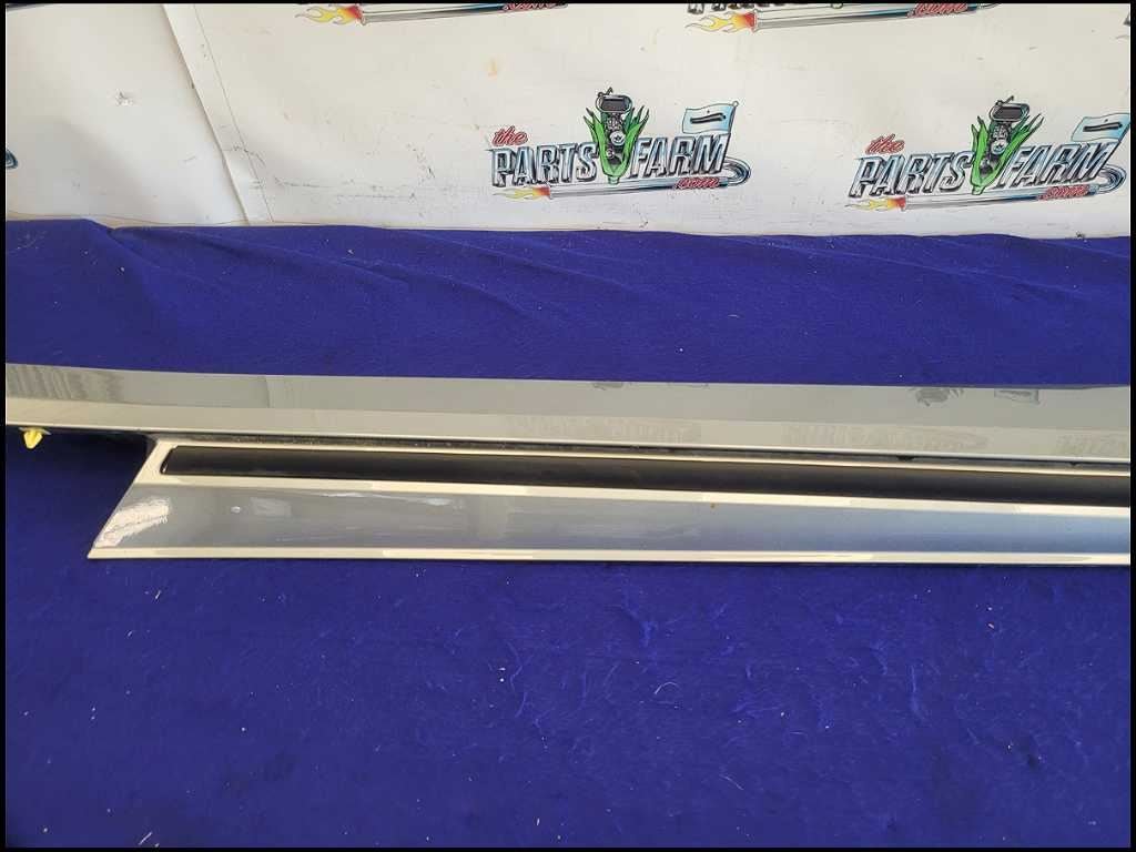 2016 - 2024 Chevrolet Camaro SS Passenger Lower Rocker Panel Molding C43 - The Parts Farm
