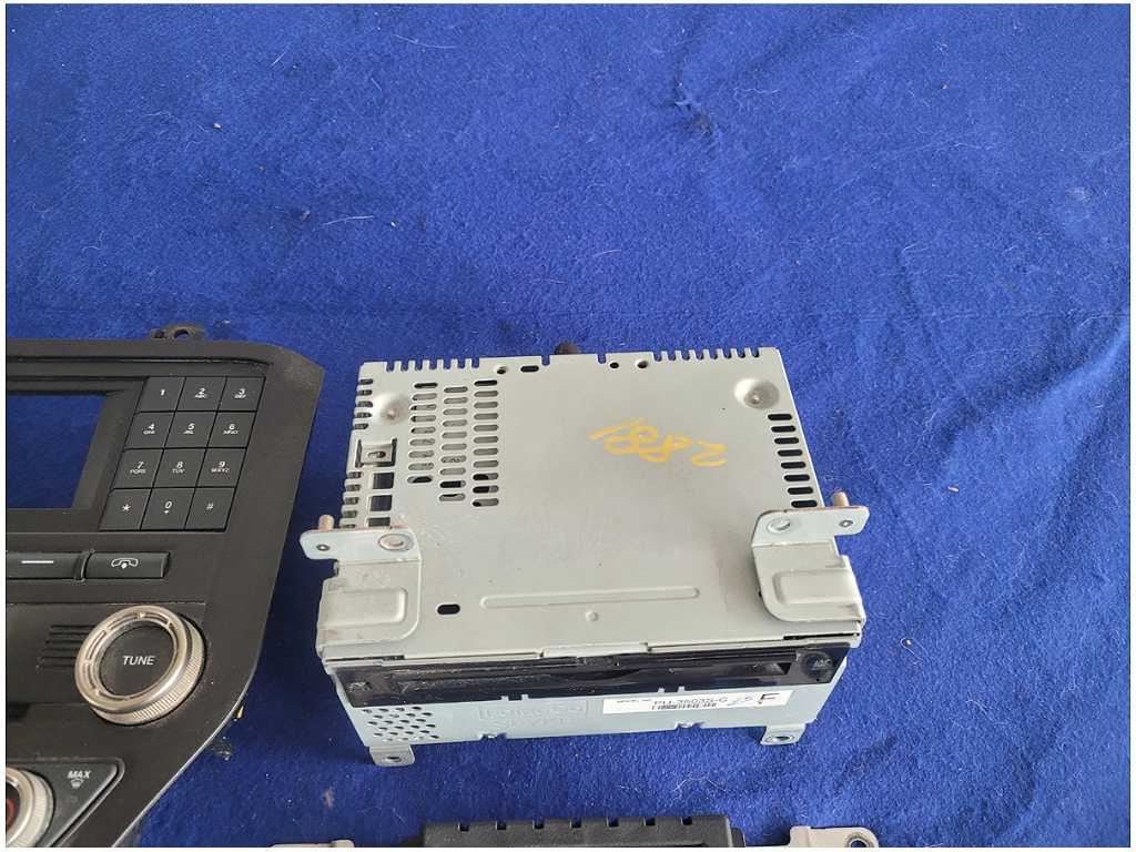 2016 Ford Mustang Shelby GT350 Base Receiver Radio Info Screen *Base 288 - The Parts Farm