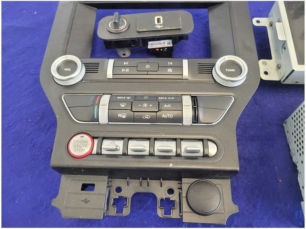 2017 Ford Mustang GT S550 Sync 3 Receiver *READ* CD Slot Upgrade Heat Cool 2753 - The Parts Farm