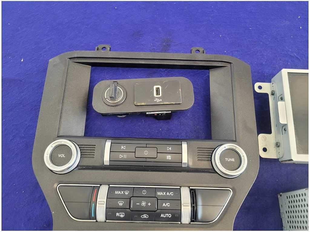 2017 Ford Mustang GT S550 Sync 3 Receiver *READ* CD Slot Upgrade Heat Cool 2753 - The Parts Farm