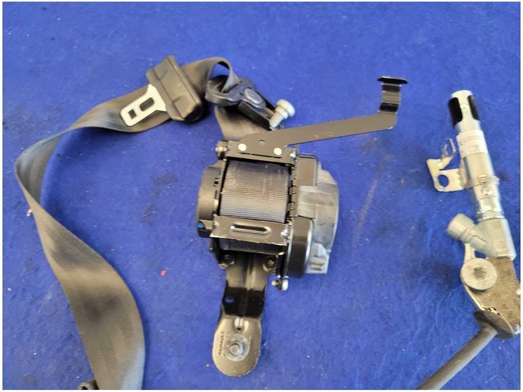 2018 - 2023 Ford Mustang EcoBoost Convertible Front Passenger Seat Belt Black 2771 - The Parts Farm