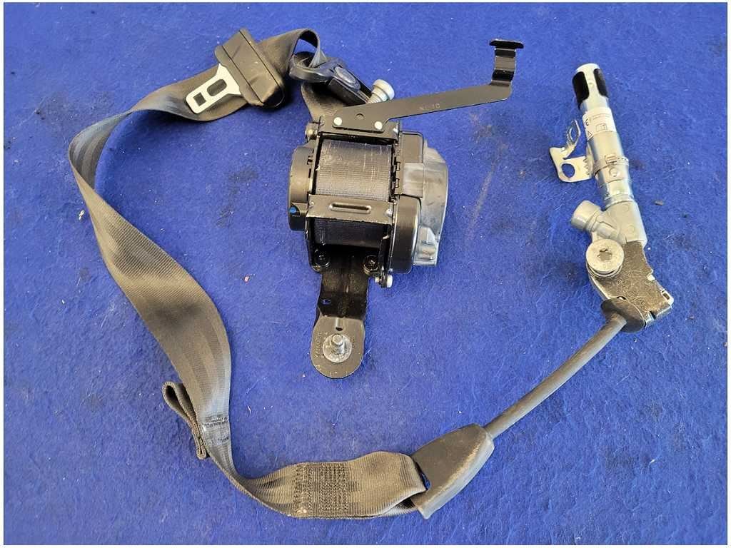 2018 - 2023 Ford Mustang EcoBoost Convertible Front Passenger Seat Belt Black 2771 - The Parts Farm