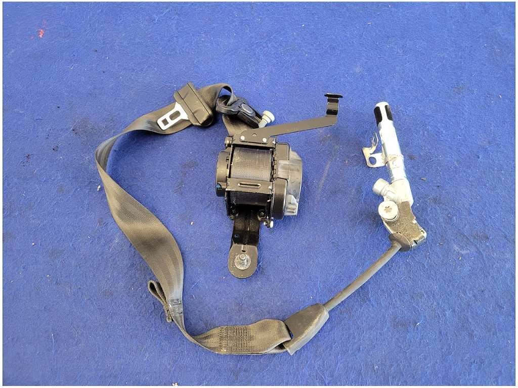 2018 - 2023 Ford Mustang EcoBoost Convertible Front Passenger Seat Belt Black 2771 - The Parts Farm