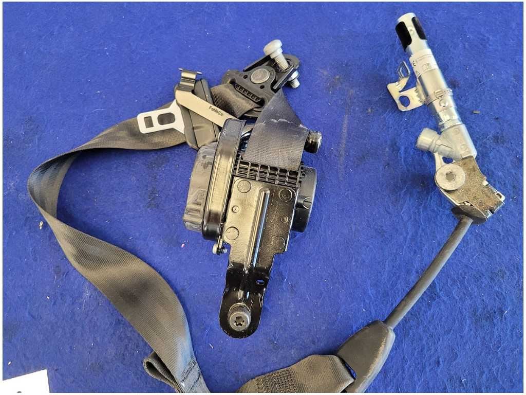 2018 - 2023 Ford Mustang EcoBoost Convertible Front Passenger Seat Belt Black 2771 - The Parts Farm