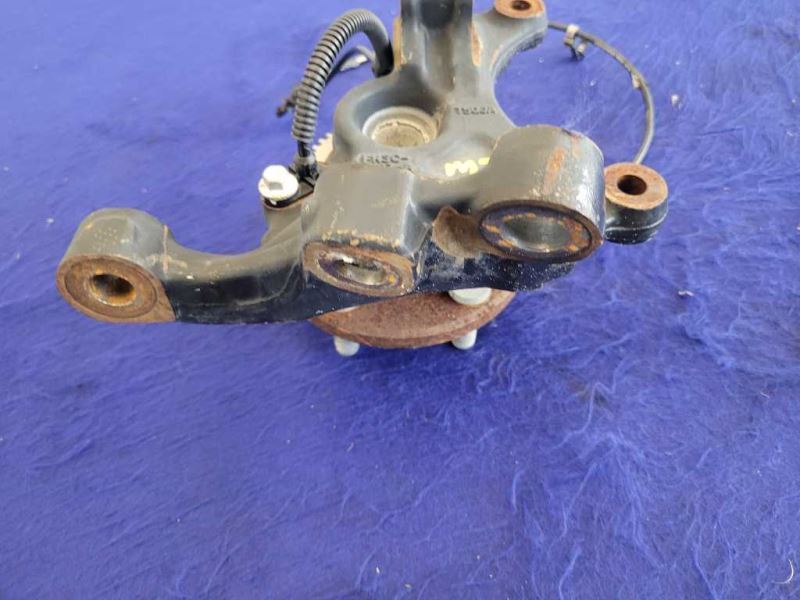 2018 - 2023 Ford Mustang GT S550 Passenger Front Spindle Knuckle Hub - The Parts Farm
