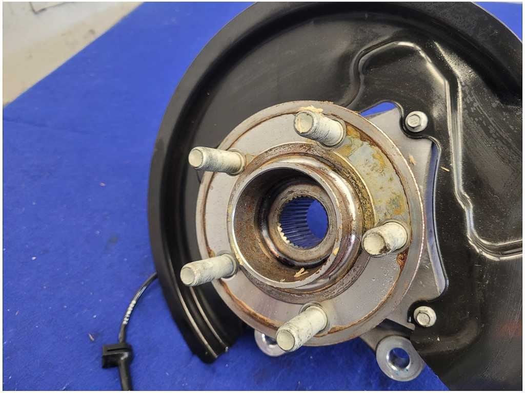 2018 - 2023 Ford Mustang GT S550 Passenger Rear Spindle Knuckle Hub 2767 - The Parts Farm