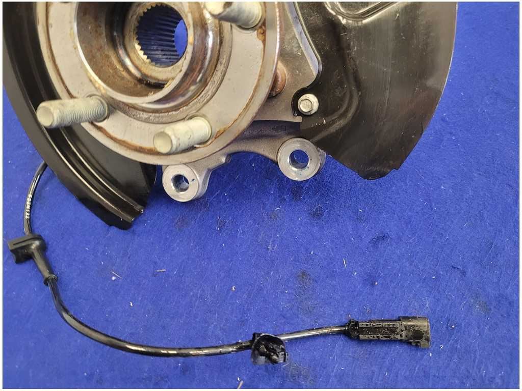 2018 - 2023 Ford Mustang GT S550 Passenger Rear Spindle Knuckle Hub 2767 - The Parts Farm