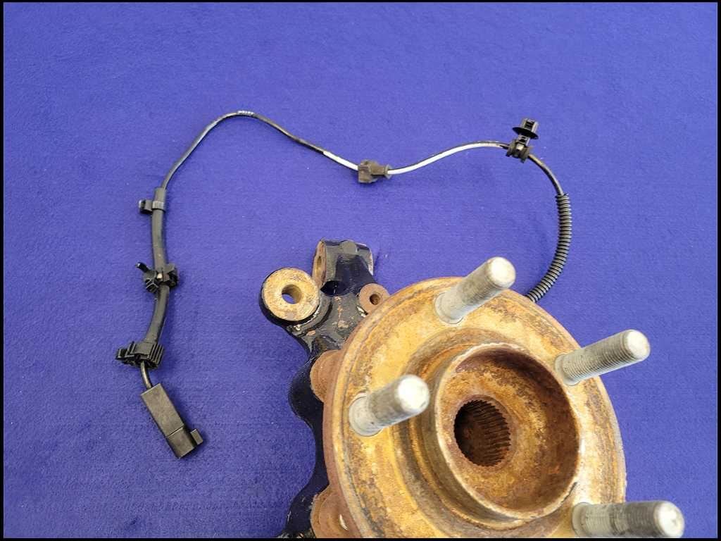 2018 - 2023 Ford Mustang GT S550 PP1 Passenger Front Spindle Knuckle Hub 2695 - The Parts Farm