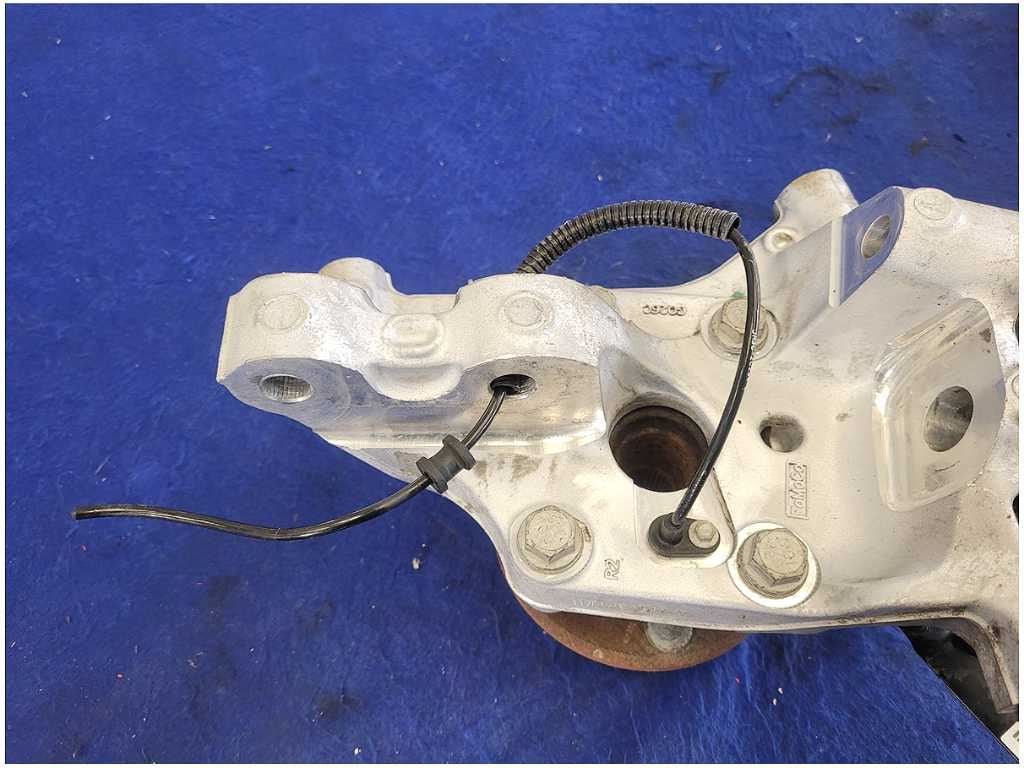 2020 - 2022 Ford Mustang Shelby GT500 Passenger Front Spindle Knuckle Hub 2142 - The Parts Farm
