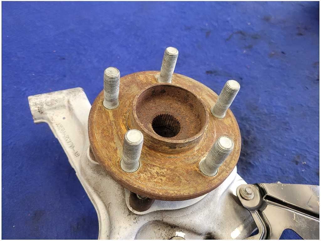 2020 - 2022 Ford Mustang Shelby GT500 Passenger Front Spindle Knuckle Hub 2142 - The Parts Farm
