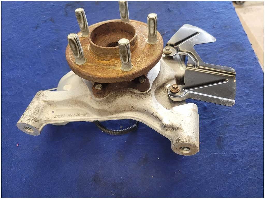 2020 - 2022 Ford Mustang Shelby GT500 Passenger Front Spindle Knuckle Hub 2142 - The Parts Farm