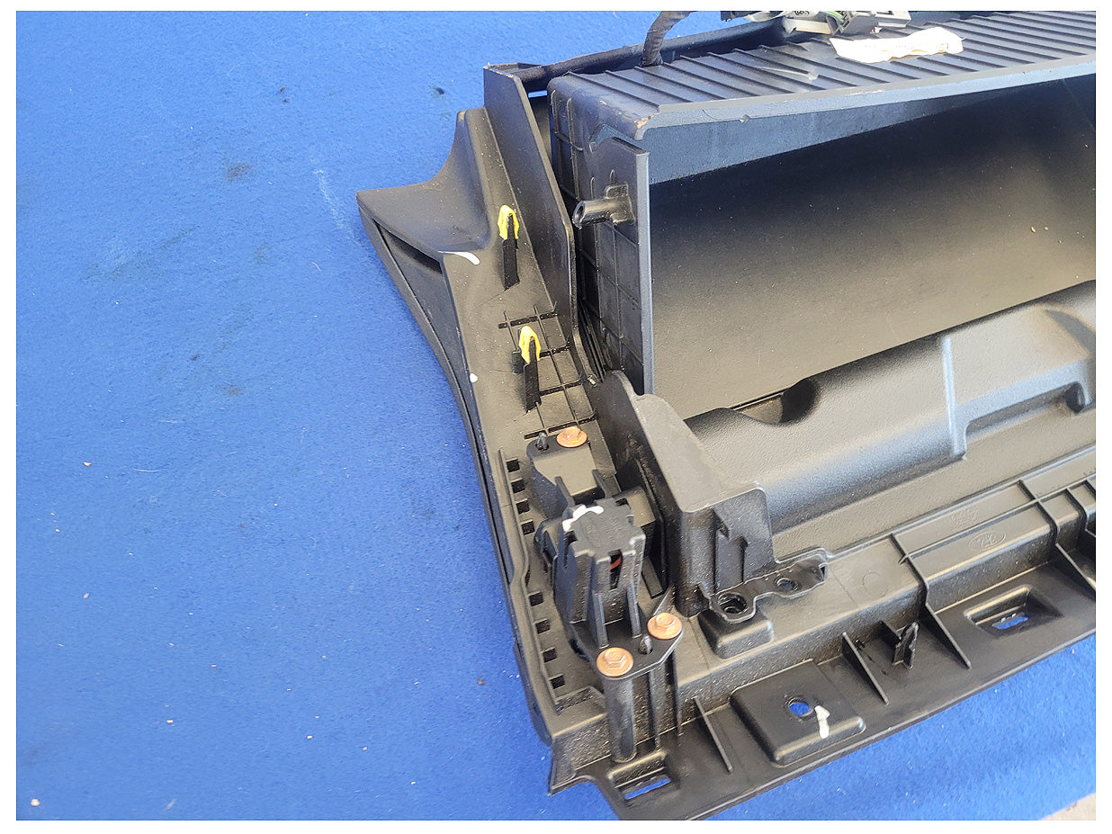 2018-2023 Ford Mustang GT S550 Coupe Air Bag Glove Box Passenger Right Dash 2574 - The Parts Farm