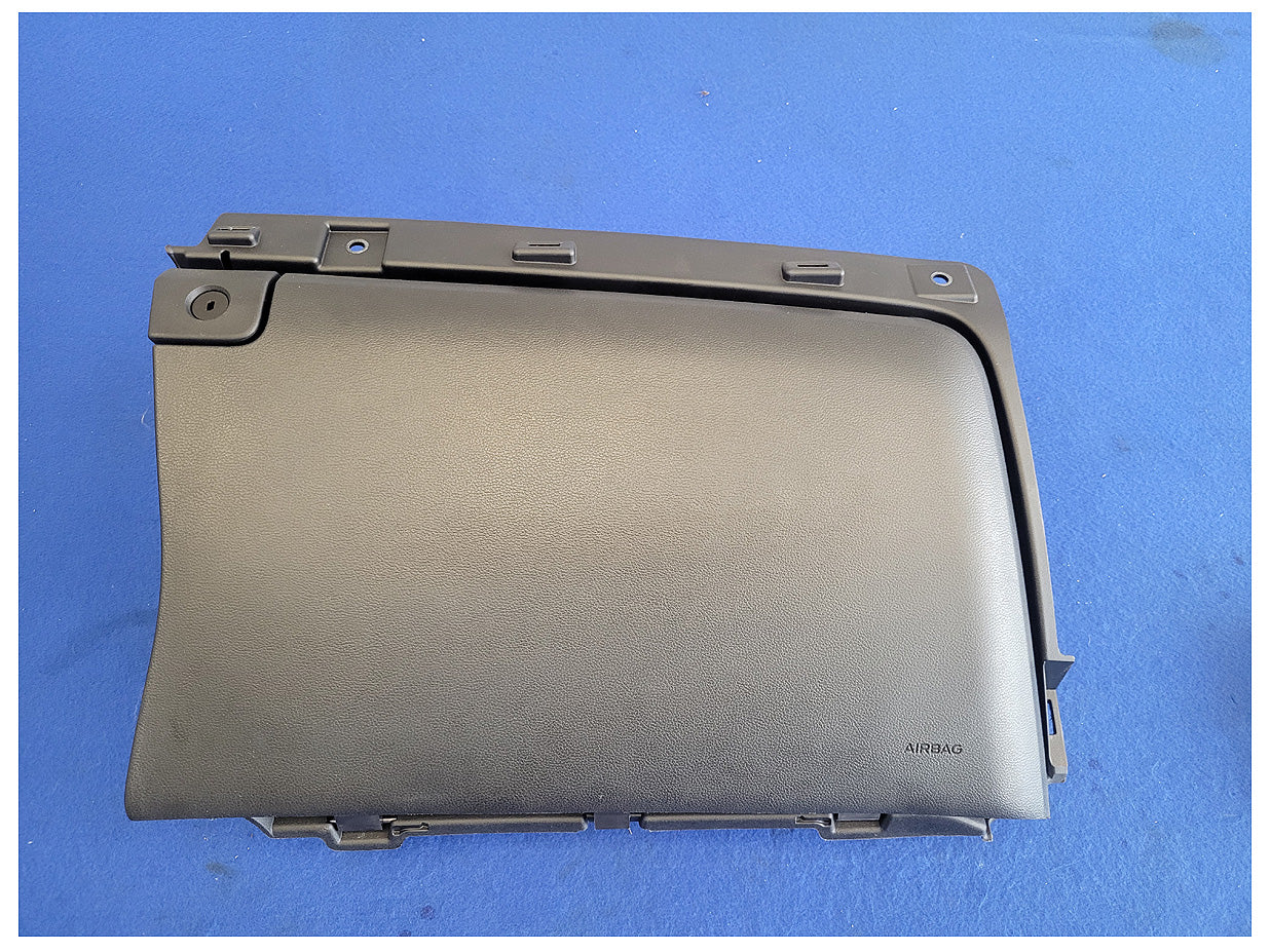 2015-2017 Ford Mustang GT S550 Passenger Glove Box Air Bag Lower Dash 2619 - The Parts Farm