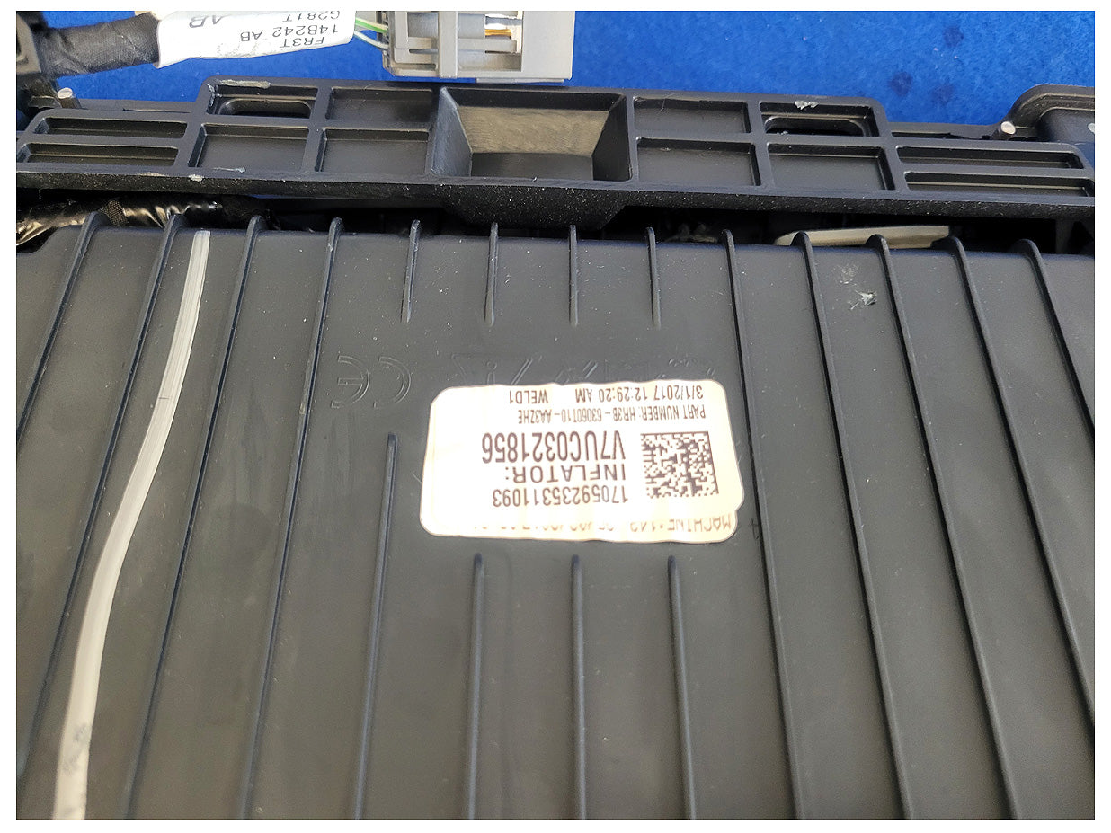 2015-2017 Ford Mustang GT S550 Passenger Glove Box Air Bag Lower Dash 2619 - The Parts Farm