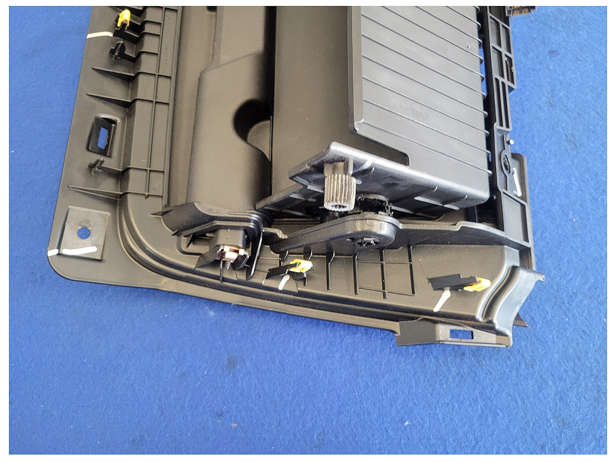 2015-2017 Ford Mustang GT S550 Passenger Glove Box Air Bag Lower Dash 2619 - The Parts Farm