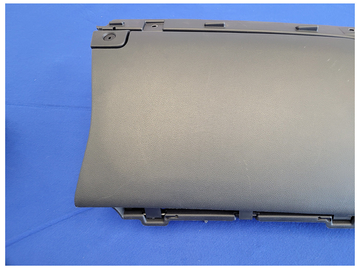 2018-2023 Ford Mustang GT S550 Air Bag Passenger Lower Dash Knee Right 2622 - The Parts Farm