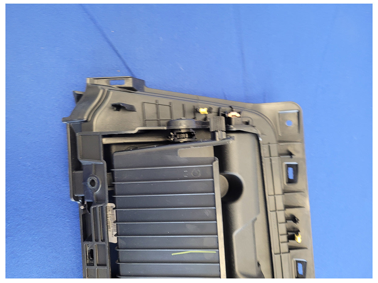 2018-2023 Ford Mustang GT S550 Air Bag Passenger Lower Dash Knee Right 2622 - The Parts Farm