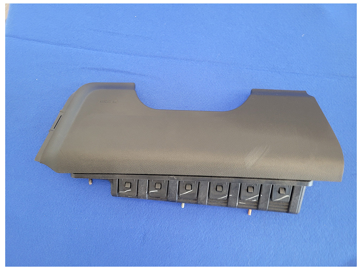 2018-2023 Ford Mustang GT S550 Driver Air Bag Lower Knee Dash Steering 2622 - The Parts Farm