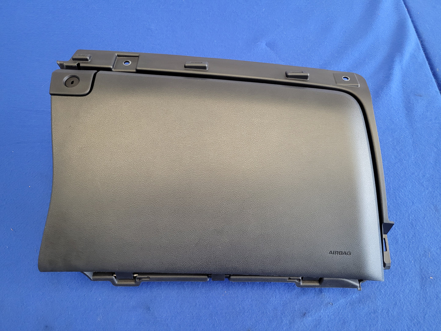 2015-2017 Ford Mustang GT S550 Passenger RH Air Bag Lower Dash Knee Front 2618 - The Parts Farm