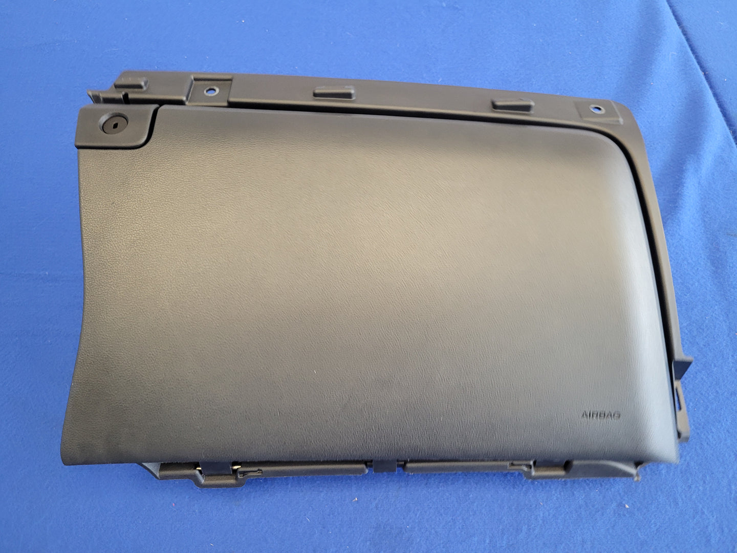 2015-2017 Ford Mustang GT S550 Passenger RH Air Bag Lower Dash Knee Front 2618 - The Parts Farm