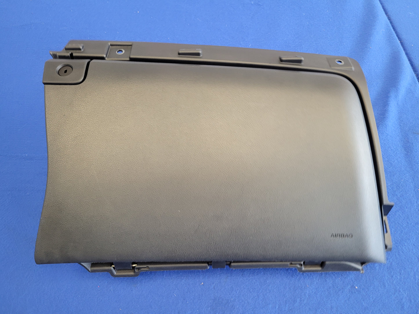 2015-2017 Ford Mustang GT S550 Passenger RH Air Bag Lower Dash Knee Front 2618 - The Parts Farm