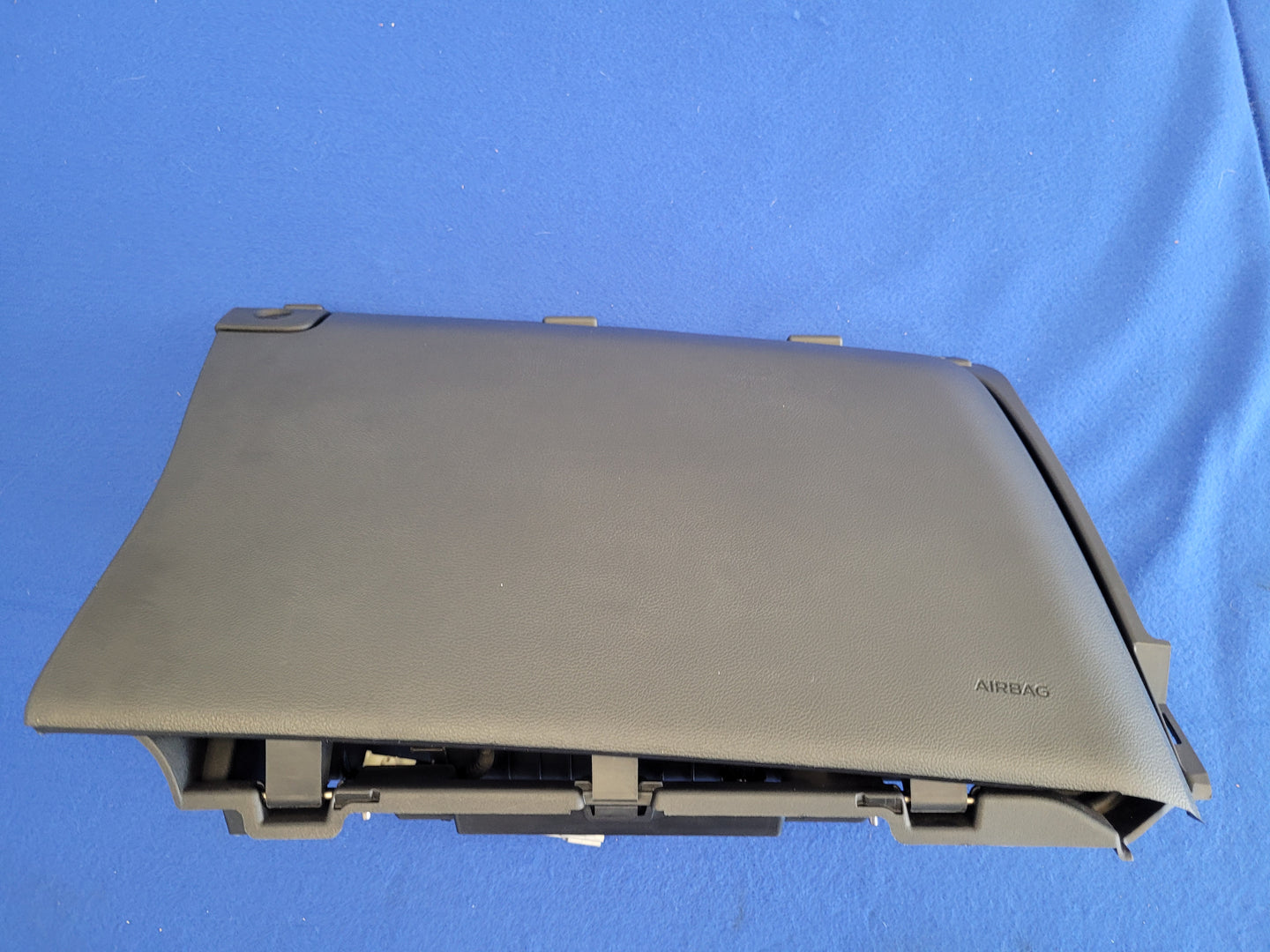 2015-2017 Ford Mustang GT S550 Passenger RH Air Bag Lower Dash Knee Front 2618 - The Parts Farm