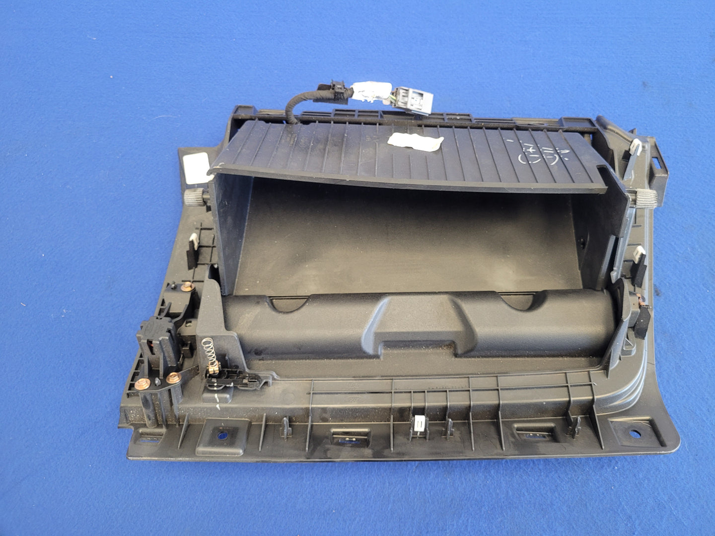 2015-2017 Ford Mustang GT S550 Passenger Air Bag Glove Box Dash Front 2632 - The Parts Farm