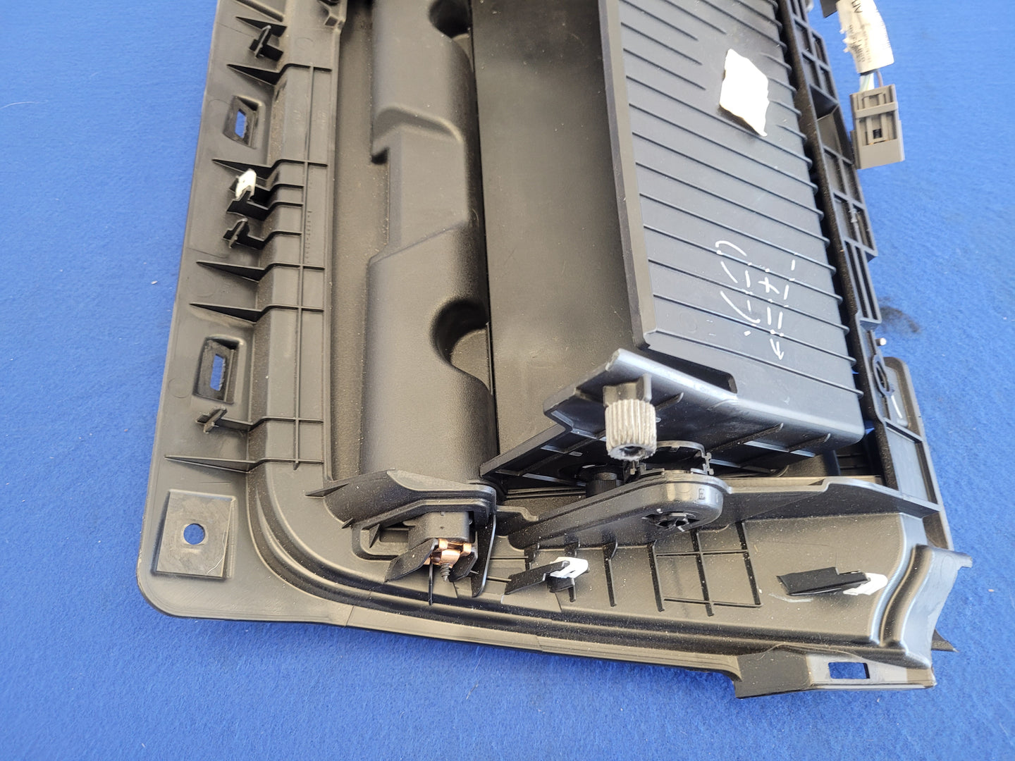 2015-2017 Ford Mustang GT S550 Passenger Air Bag Glove Box Dash Front 2632 - The Parts Farm